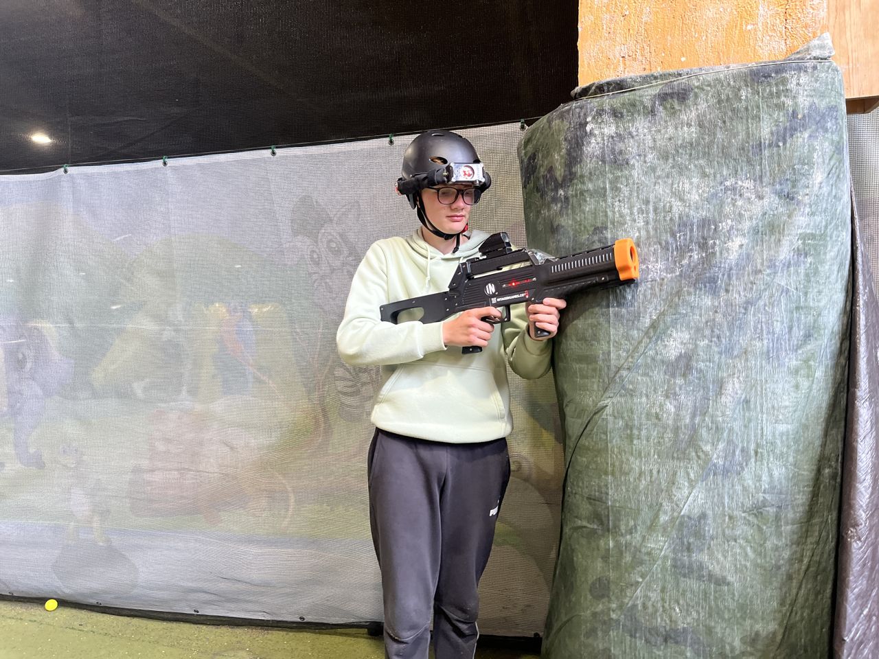 Session de laser tag pour un enterrement de vie de célibataire